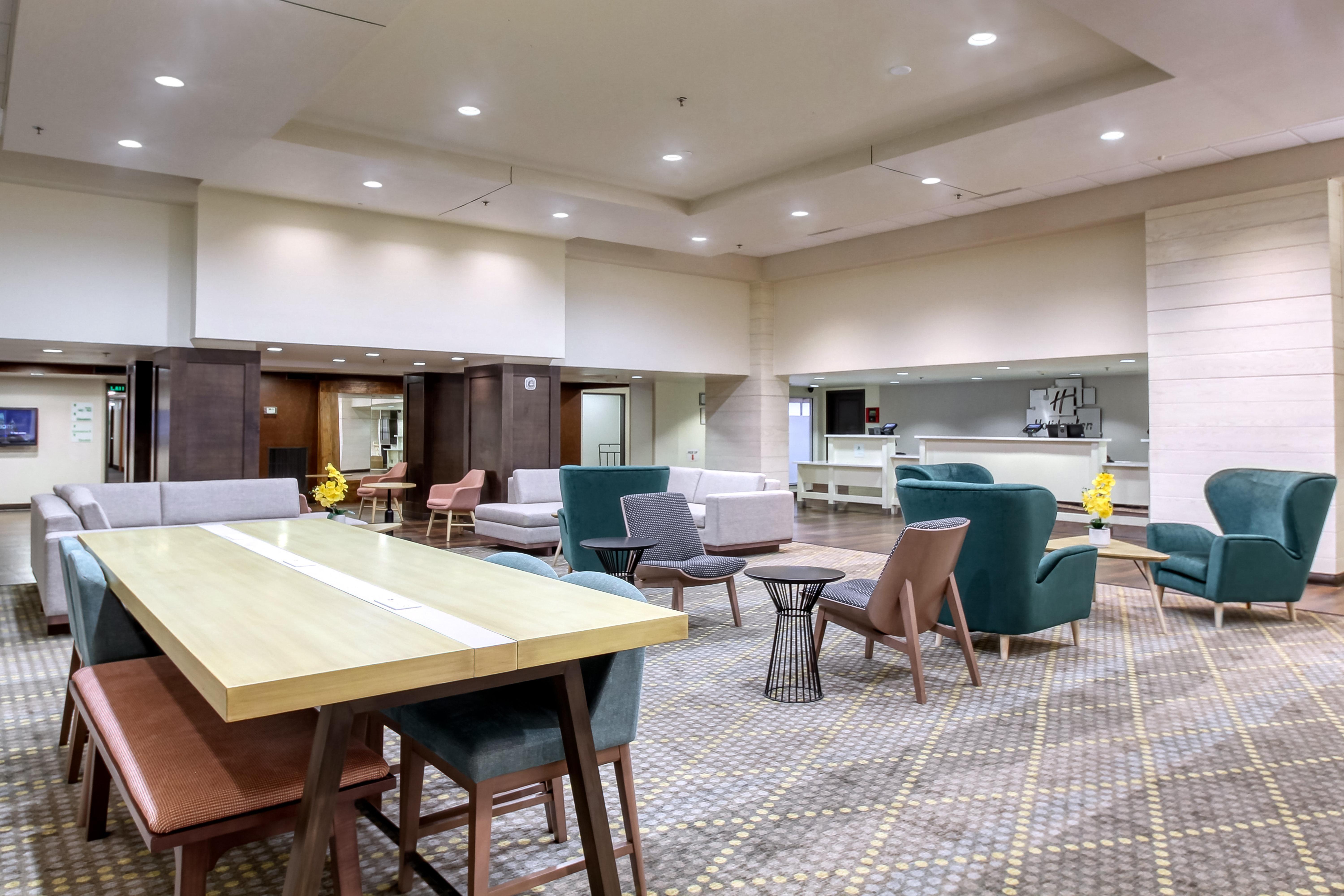 Holiday Inn & Suites Atlanta Airport North By Ihg College Park Exterior photo