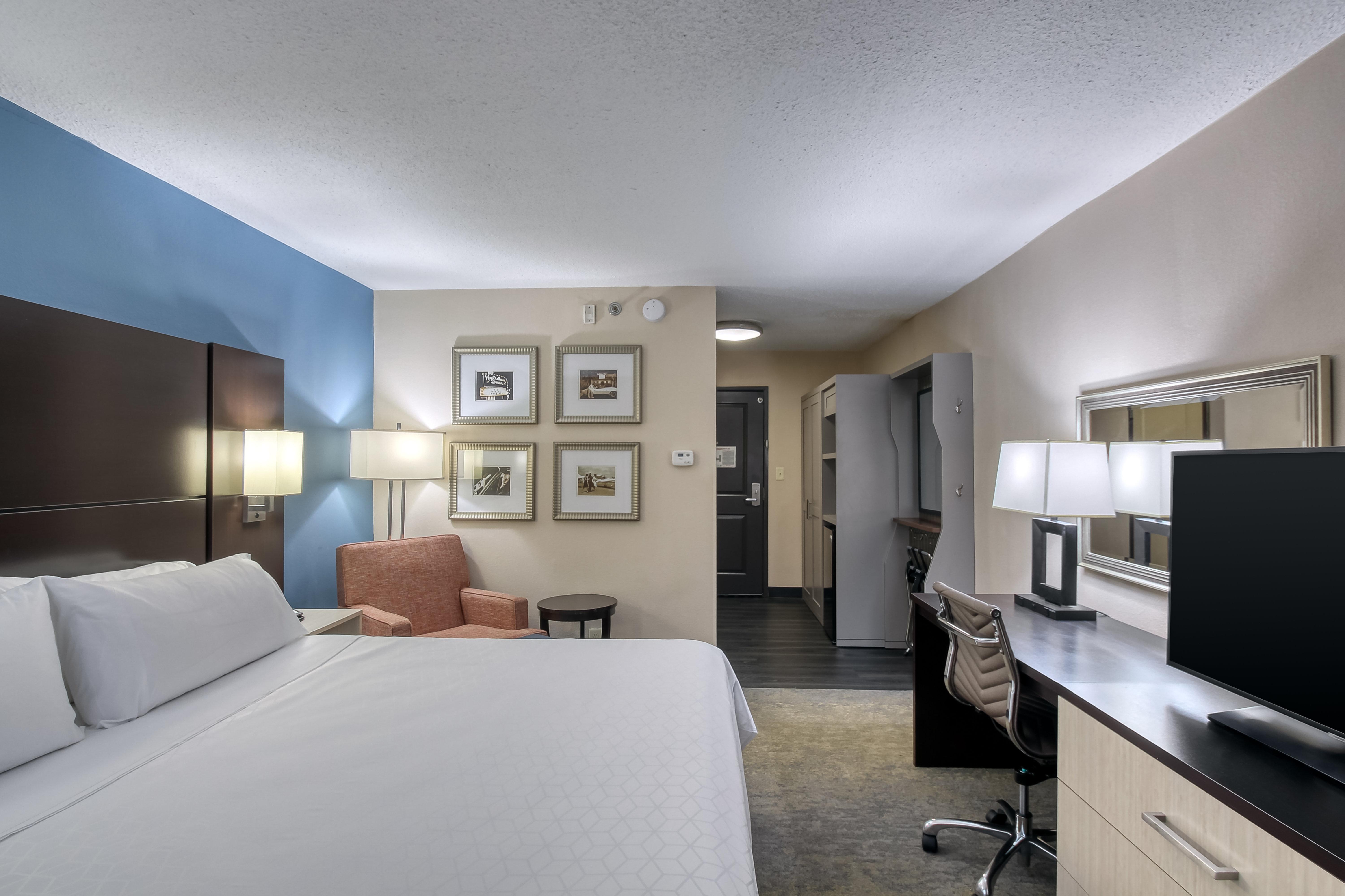 Holiday Inn & Suites Atlanta Airport North By Ihg College Park Exterior photo