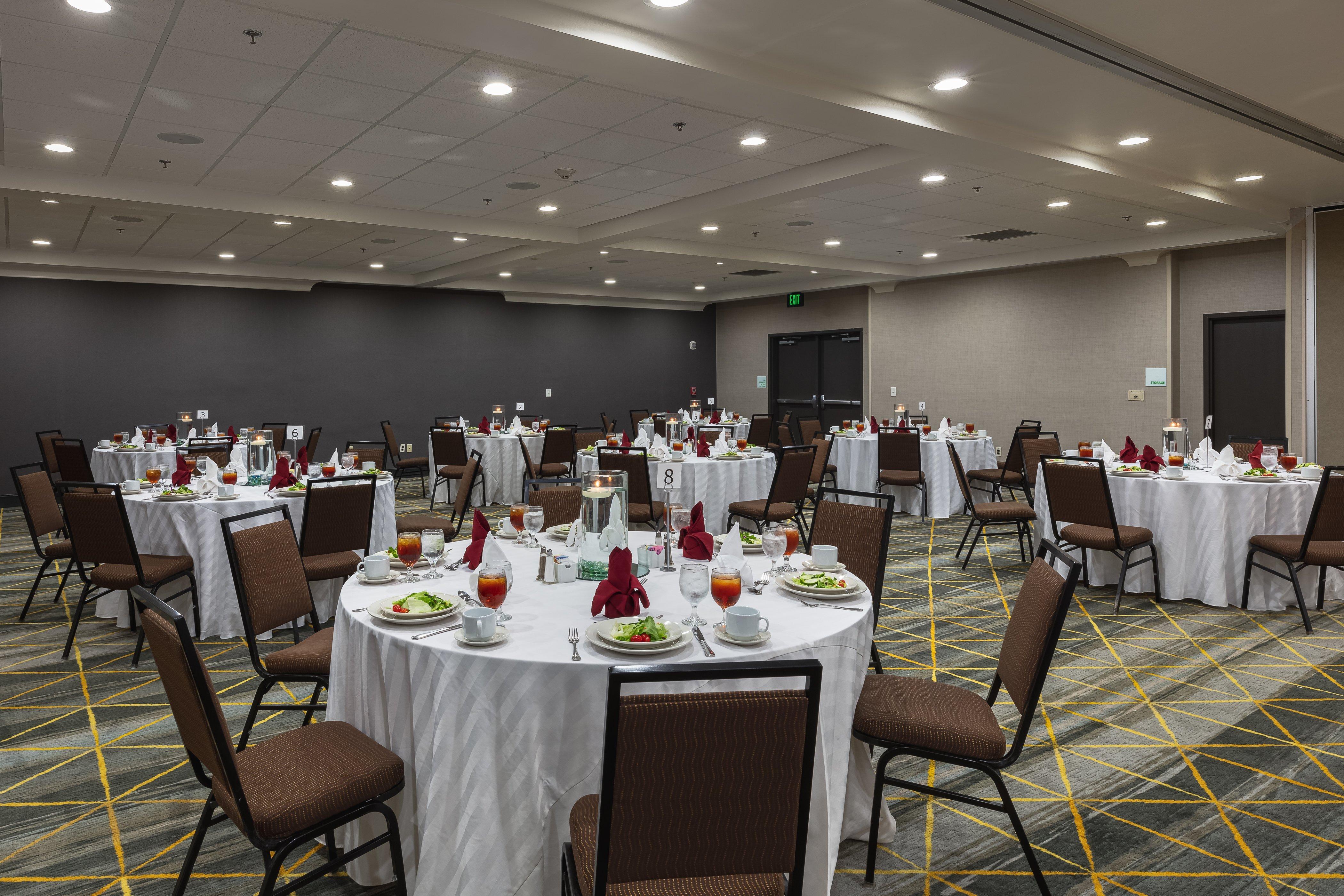 Holiday Inn & Suites Atlanta Airport North By Ihg College Park Exterior photo