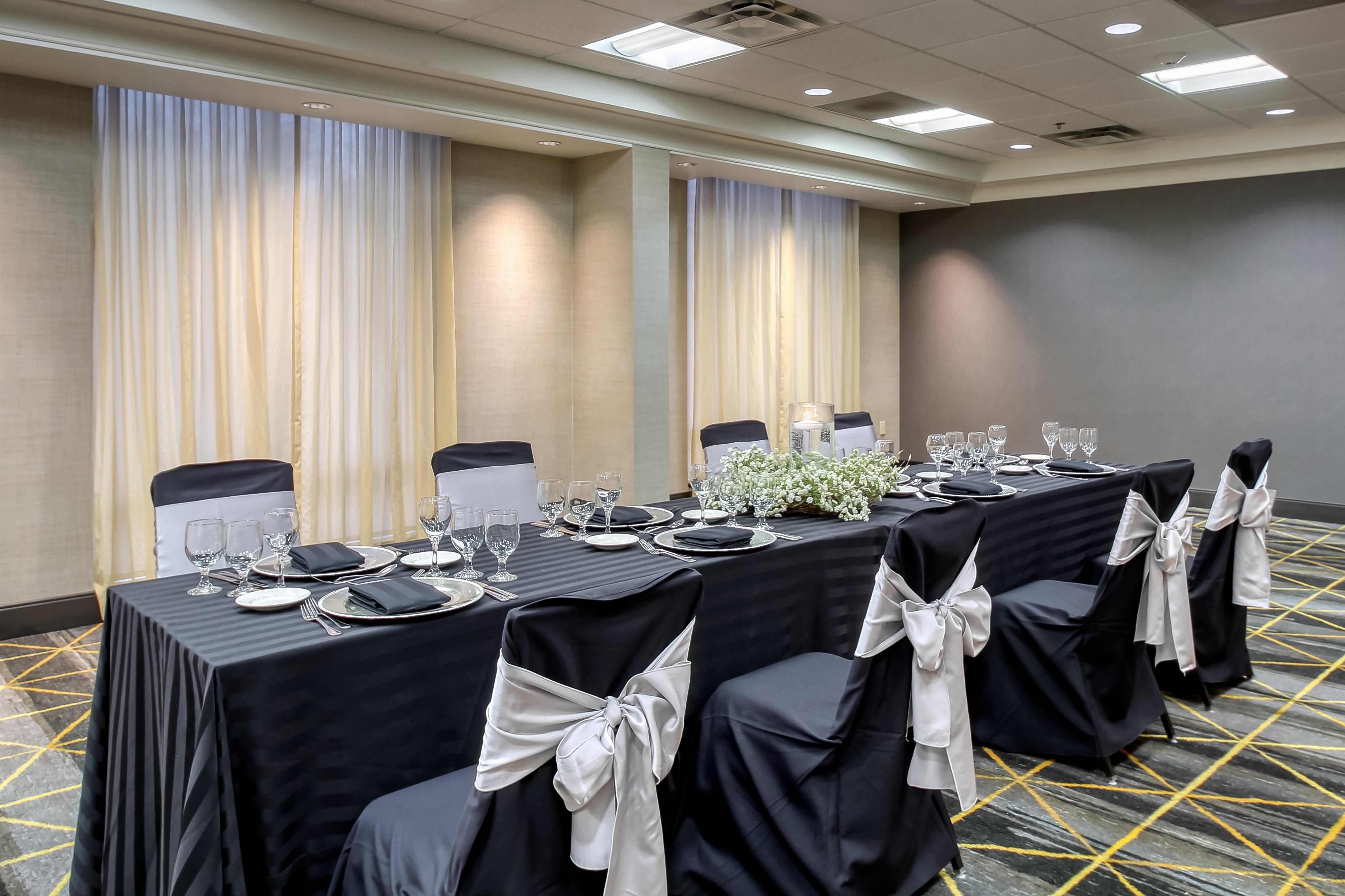 Holiday Inn & Suites Atlanta Airport North By Ihg College Park Exterior photo