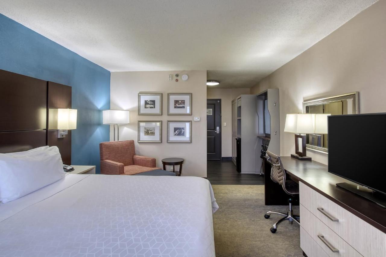 Holiday Inn & Suites Atlanta Airport North By Ihg College Park Exterior photo