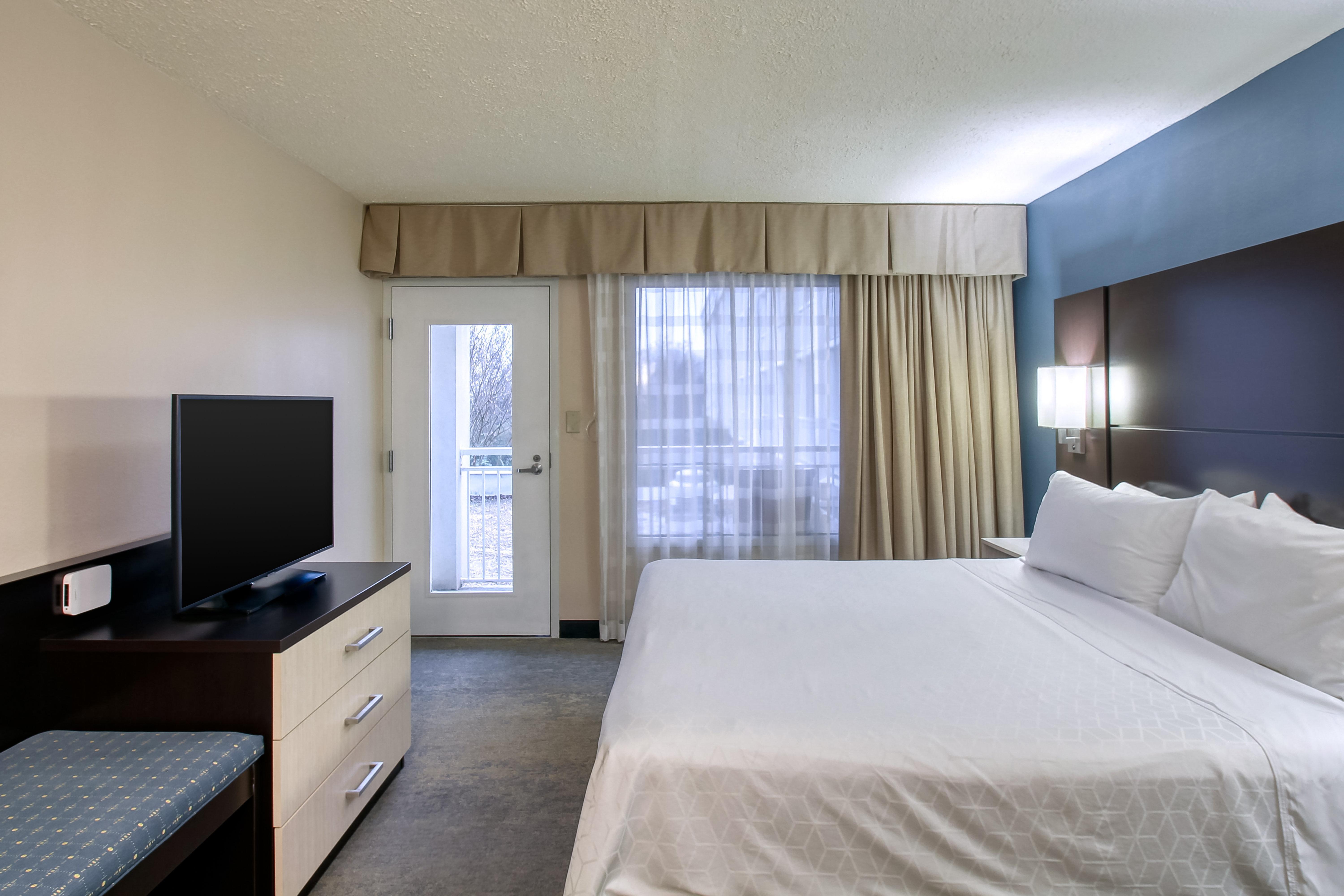 Holiday Inn & Suites Atlanta Airport North By Ihg College Park Exterior photo
