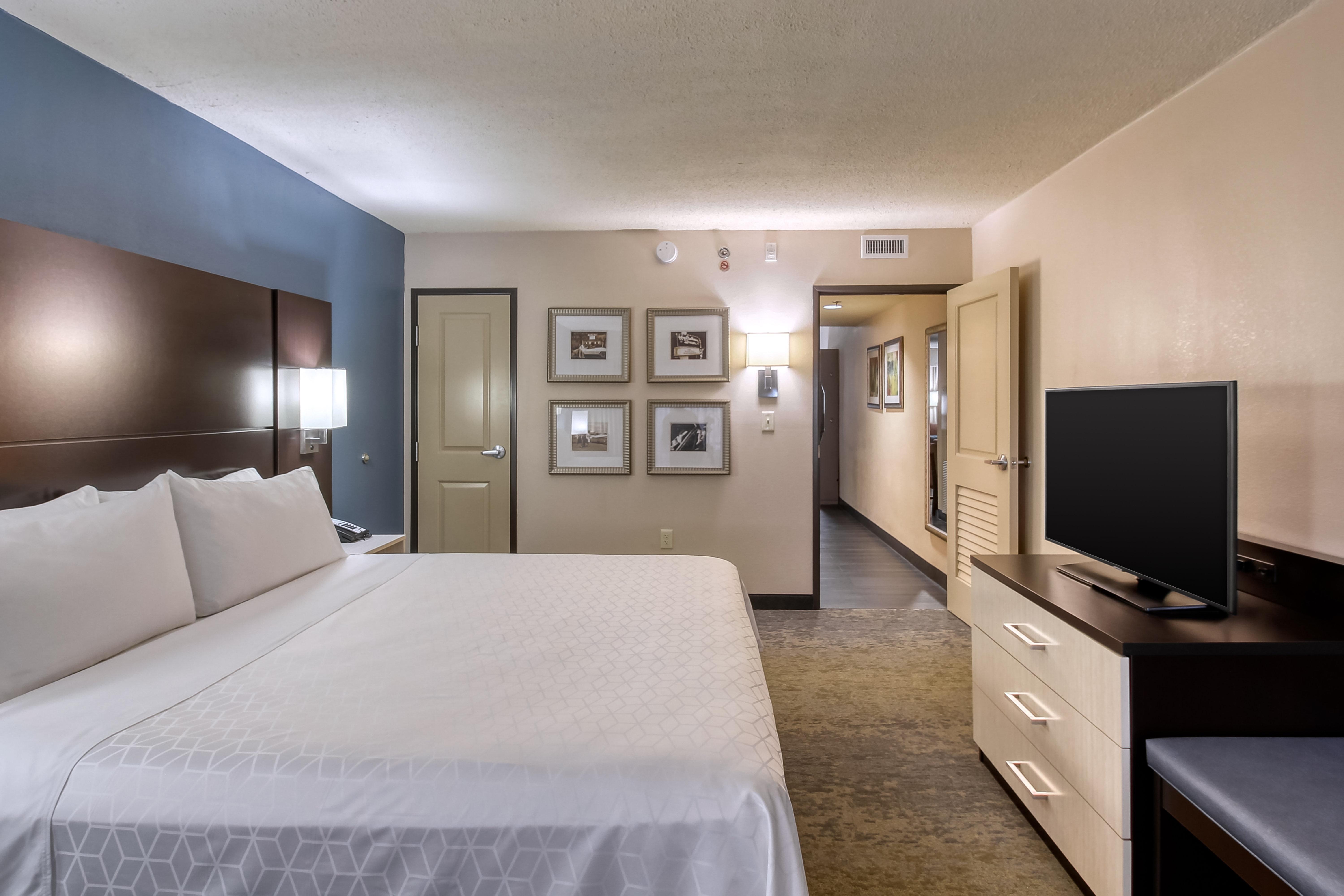 Holiday Inn & Suites Atlanta Airport North By Ihg College Park Exterior photo