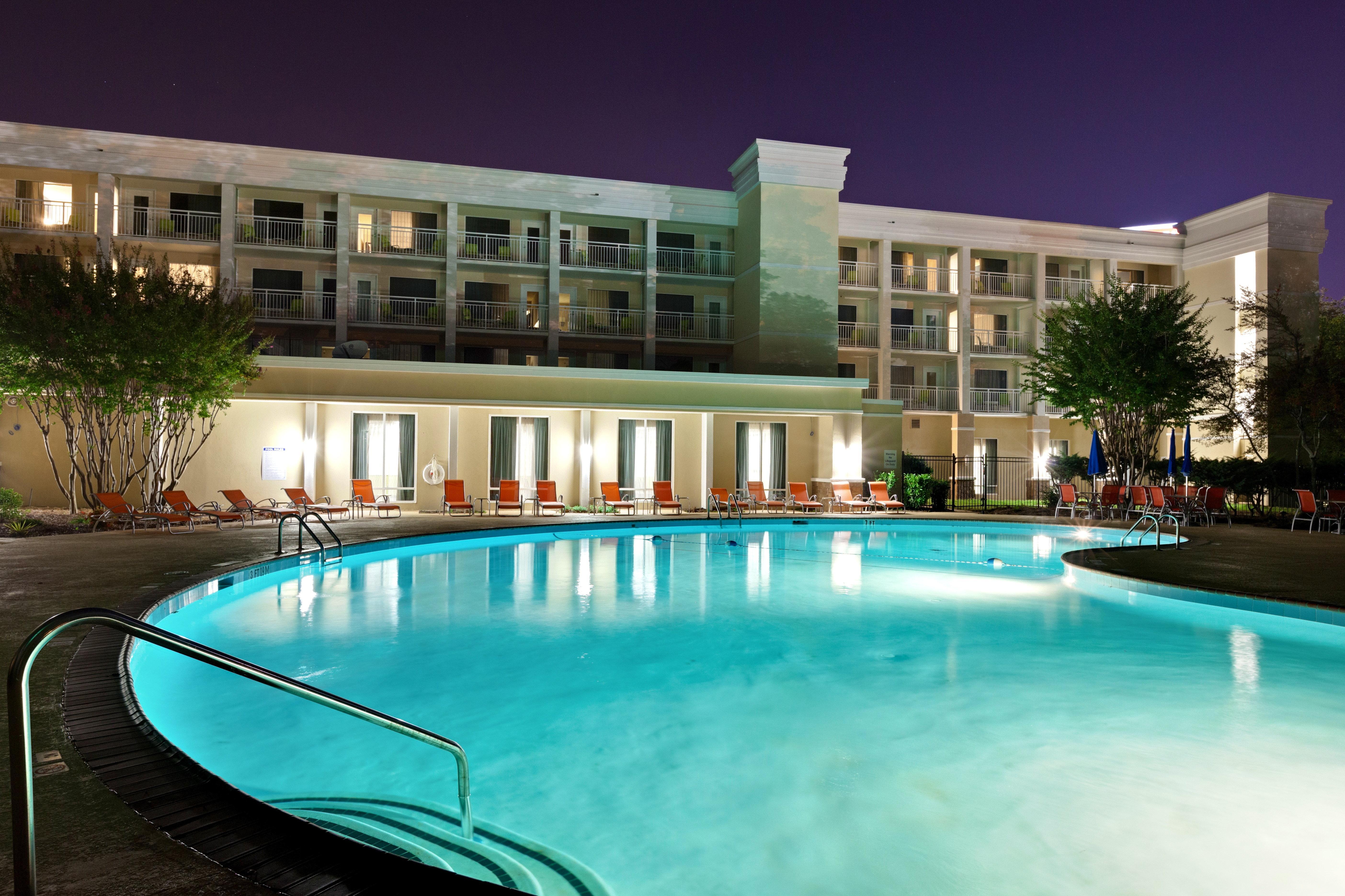 Holiday Inn & Suites Atlanta Airport North By Ihg College Park Exterior photo