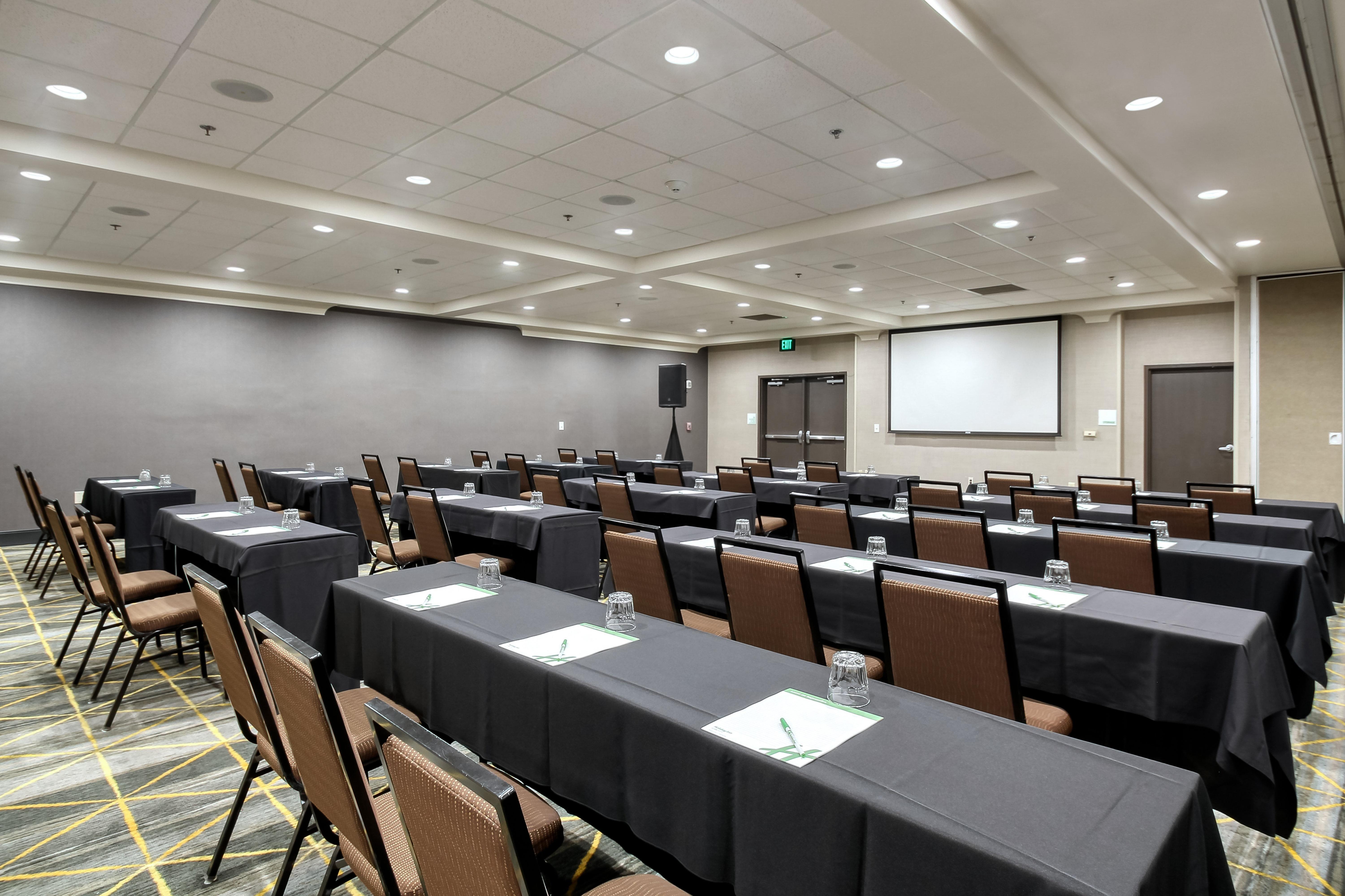 Holiday Inn & Suites Atlanta Airport North By Ihg College Park Exterior photo